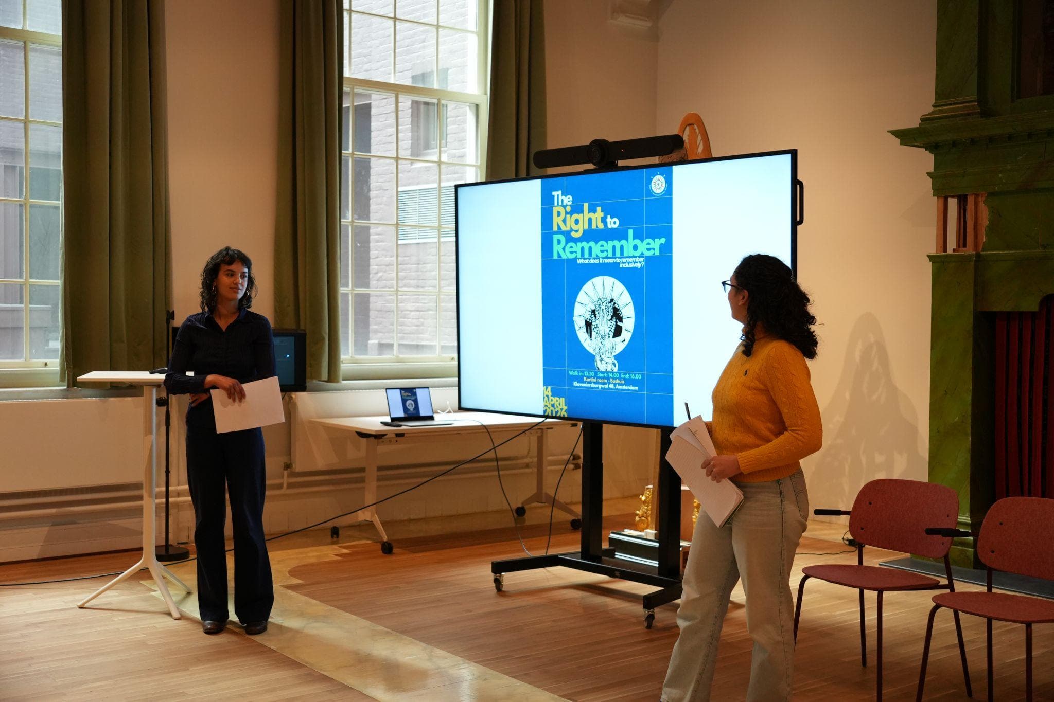 Ava Abtahi and Carlijn Smits opening The Right to Remember seminar in the Kartini room